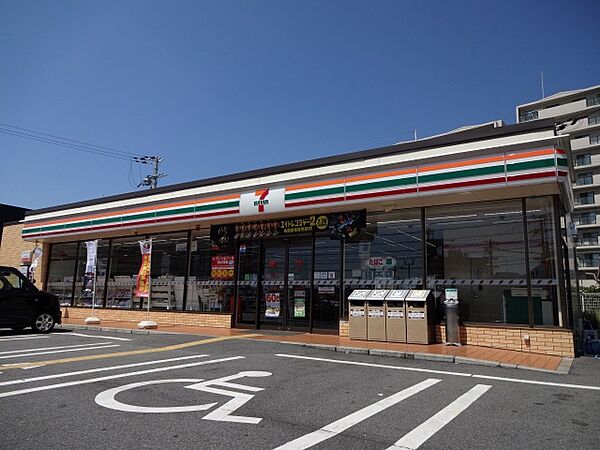 画像7:ローソン八尾志紀駅前店(コンビニ)まで295m