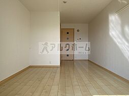 ラージ 3階1Kのリビング/ダイニング