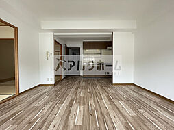 フローラルコート 7階3LDKのリビング/ダイニング