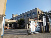 柏原市立堅下北小学校(小学校)まで612m