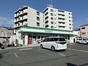 ファミリーマート八尾安中町六丁目店(コンビニ)まで579m