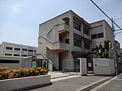 八尾市立志紀中学校(中学校)まで706m