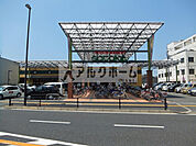 万代久宝寺駅前店(スーパー)まで586m