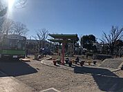 新宿交通公園 866m