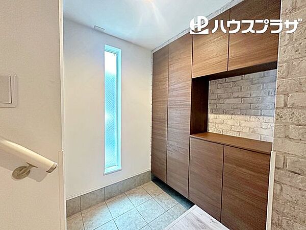 玄関を拡大表示