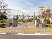 足立区立第十四中学校 徒歩9分。 670m