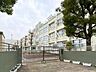 周辺：足立区立竹の塚小学校 徒歩14分。 1070m