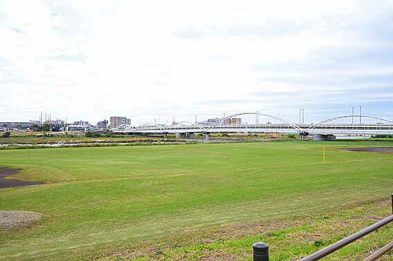 多摩川河川敷が...