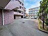 駐車場：ゆとりある敷地内アプローチ！車のすれ違いや作業もスムーズ