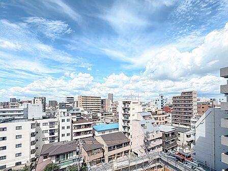 開放感のある眺望が広がるお部屋。日々の暮らしにゆとりを与えます。