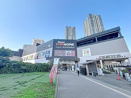 大型スーパーや専門店が揃う近隣ショッピングエリア。食材や日用品調達も徒歩圏内で完結します。