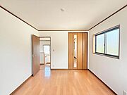 広い洋室は寝室にいかがですか？