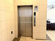 エレベーター付きでお子様からお年寄りまでお荷物があっても安心。