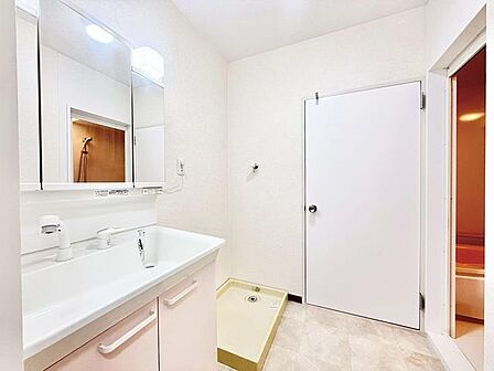 収納の多さや水回りの動線など、毎日使う場所だからこそ、実物を見て確かめて下さい。