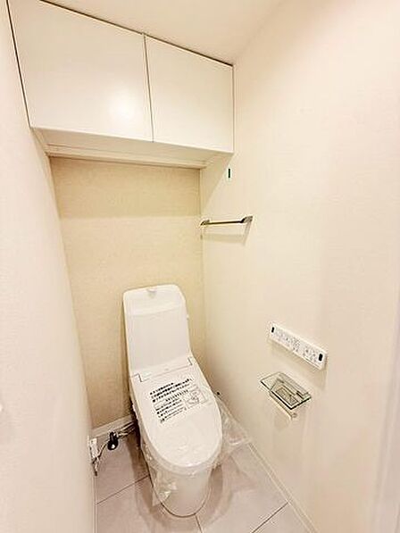 スイッチパネルで操作が出来るお手洗い。