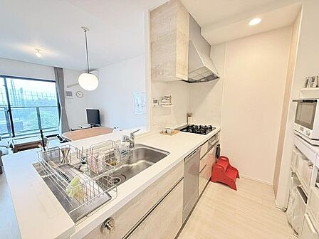 立って、振り向いて、動いてみてください。料理する自分を想像すると実感がわきますよ。