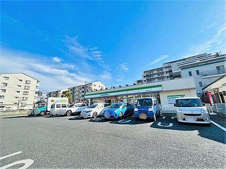 ファミリーマート印西小倉台店 徒歩2分。 140m