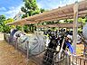 その他：屋根付き駐輪場。