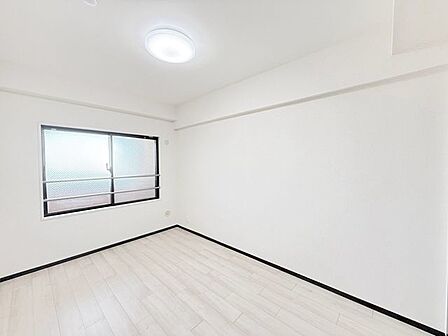 ベッドやテーブルなど、実際の家具のイメージを現地でご確認ください。