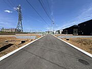 駐車も楽々、前面道路広々6m！