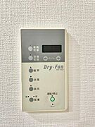 梅雨や花粉の時期に嬉しい浴室換気暖房乾燥機付き