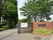 緑が丘中学校　徒歩7分　540ｍ