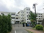 西小中台小学校　徒歩8分　610ｍ