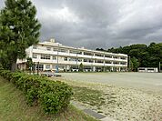 旭中学校　　徒歩13分　982ｍ