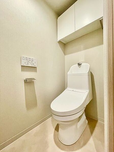 快適なウォシュレット機能付きトイレ!