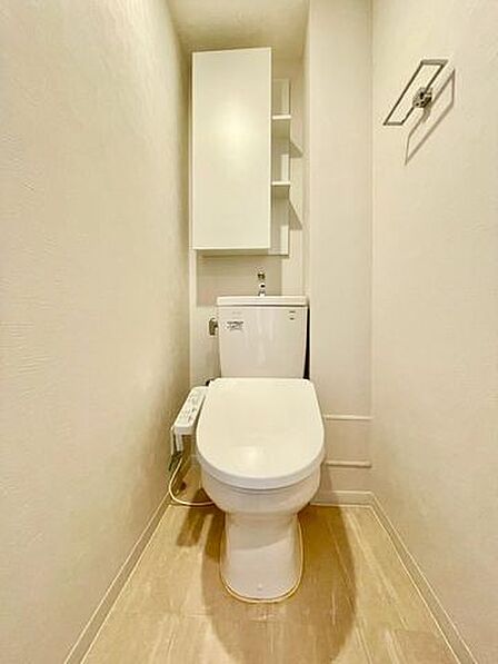 快適なウォシュレット機能付きトイレ
