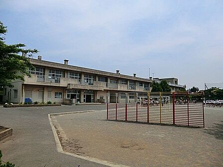千葉市立都賀小学校 徒歩8分。 580m