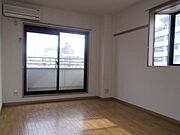 明るい2面採光のお部屋です
