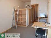 ベットの下は大容量収納です