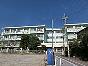 千葉市立誉田東小学校 859m