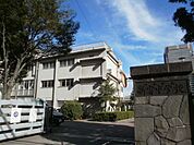 新宿中学校 850m