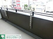 奥行きのある大型バルコニーです