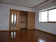 ★各部屋にクローゼットが付いています★