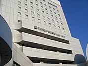 町田市立中央図書館 383m