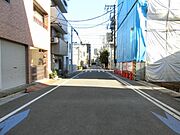 北東側公道は幅員約8ｍです。