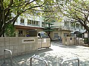 目黒区立田道小学校（397m）