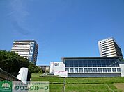 明星大学 徒歩27分。大学・短大 2110m