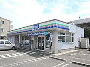 スリーエフ日野下田店 592m