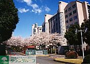 私立創価大学 徒歩25分。大学・短大 1990m