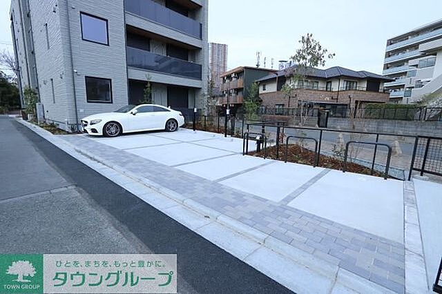 10 / 18