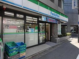 ファミリーマート[700m]