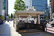九段下駅(都営地下鉄 新宿線) 徒歩3分。 200m