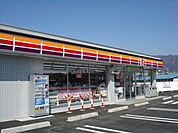 コンビニ「サークルK上田長池店まで500m」