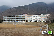 中学校「上田市立第三中学校まで1674m」