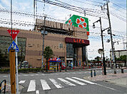 ライフ　竹の塚店（245m）