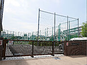 足立区立西新井小学校（346m）